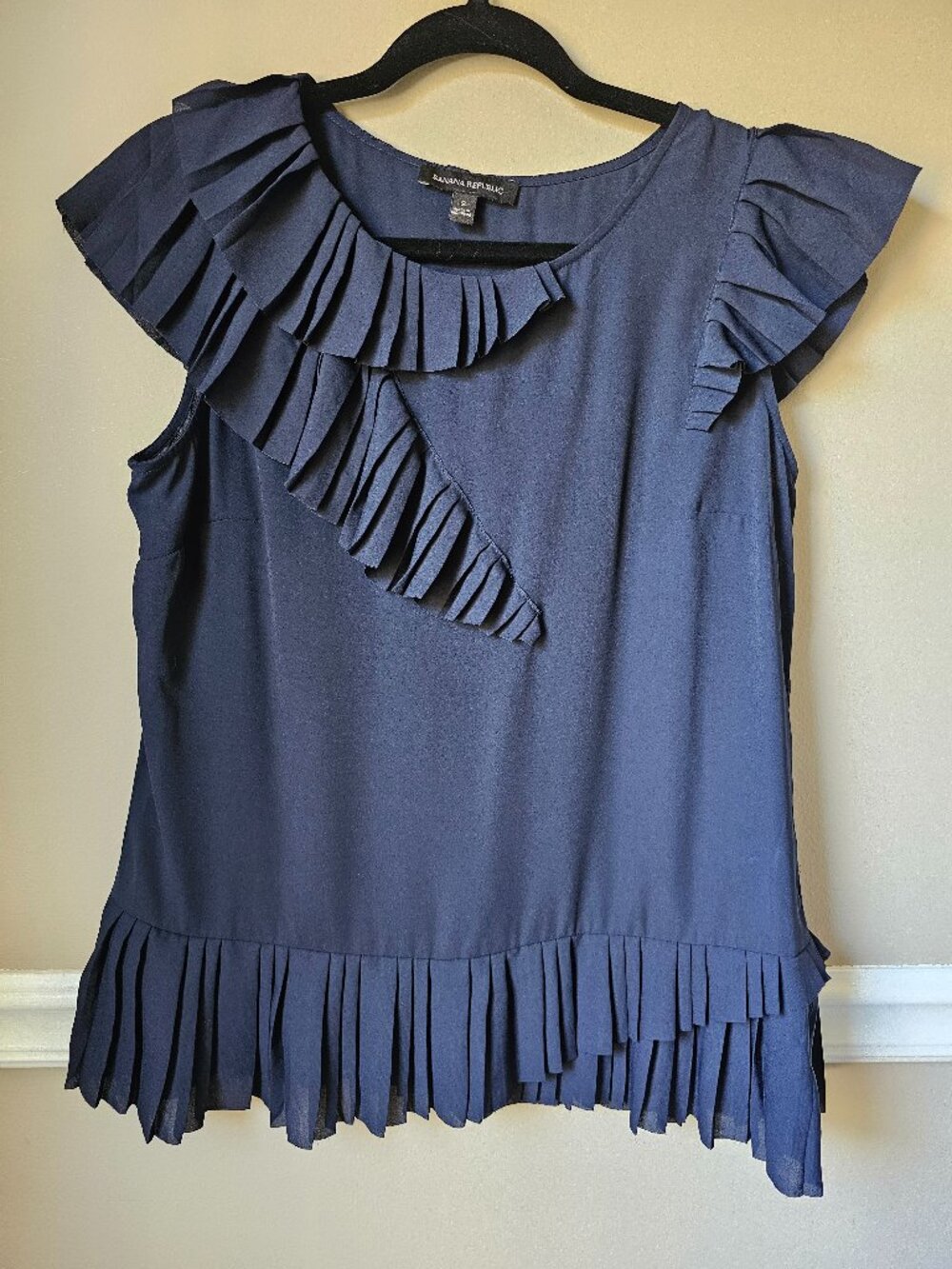 Banana Republic Navy Ruffle Pleated Sleeveless Blouse Top Size Small